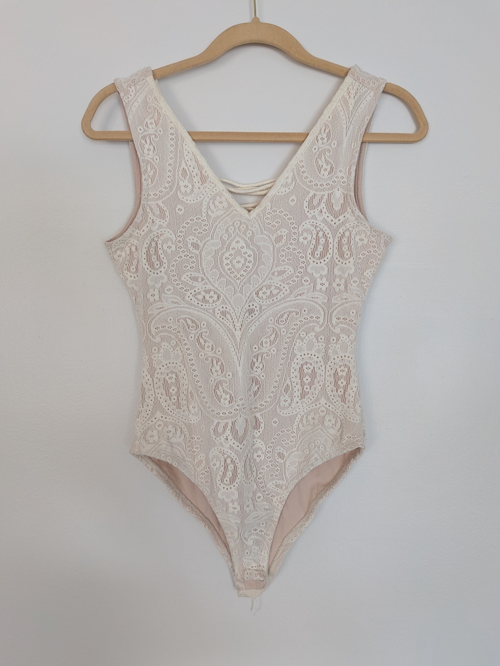 Kendall + Kylie Ivory Beige Lace-Up Eyelet Paisley Bodysuit XS S